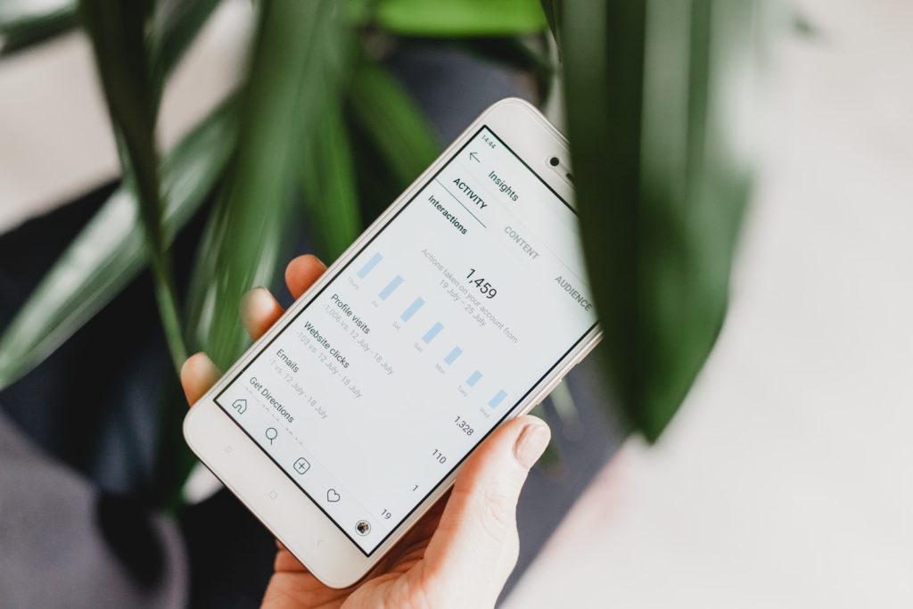 how to post instagram